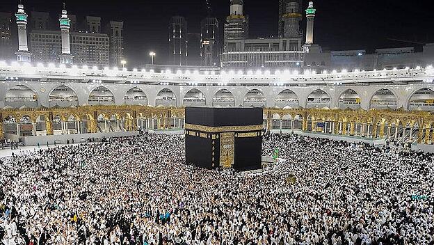 Muslims perform Umrah at the Grand Mosque, in the holy city of Mecca Muslims perform Umrah at the Grand Mosque, in the h