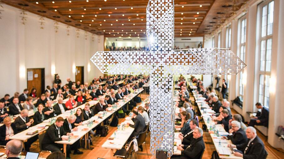 Erste Synodalversammlung in Frankfurt