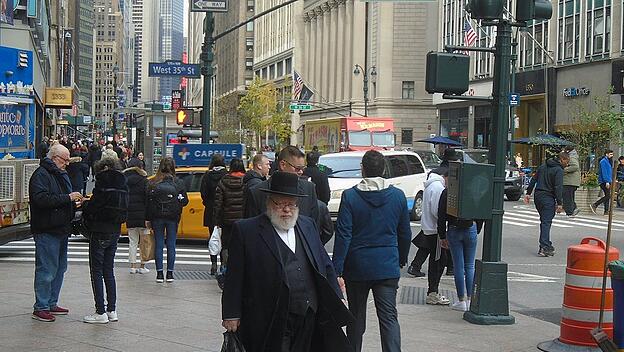 Ein jüdischer Bürger unterwegs in New York