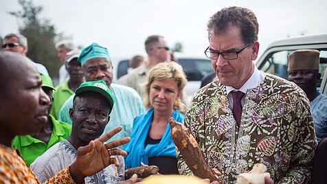 Gerd Müller in Afrika