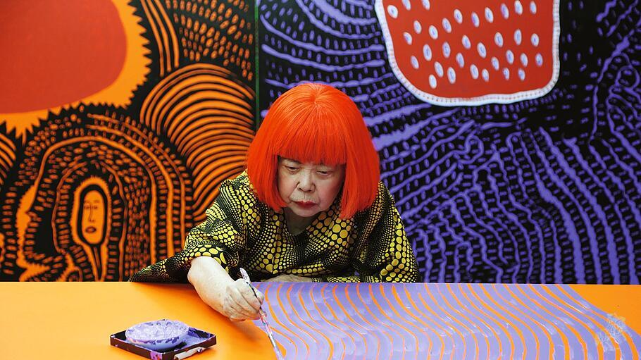 Die japanische K&uuml;nstlerin Yayoi Kusama z&auml;hlt zu den wichtigsten K&uuml;nstlerinnen der Gegenwart.