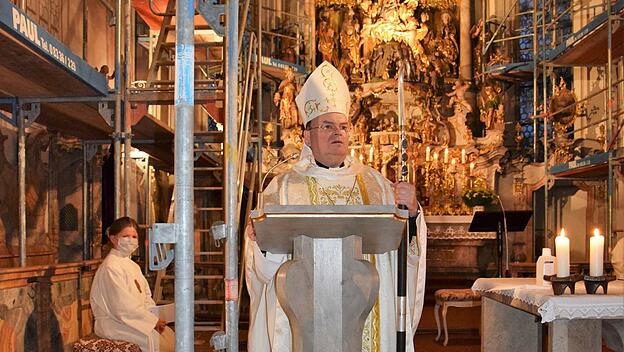 Bischof Meier zelebriert abends die Messe