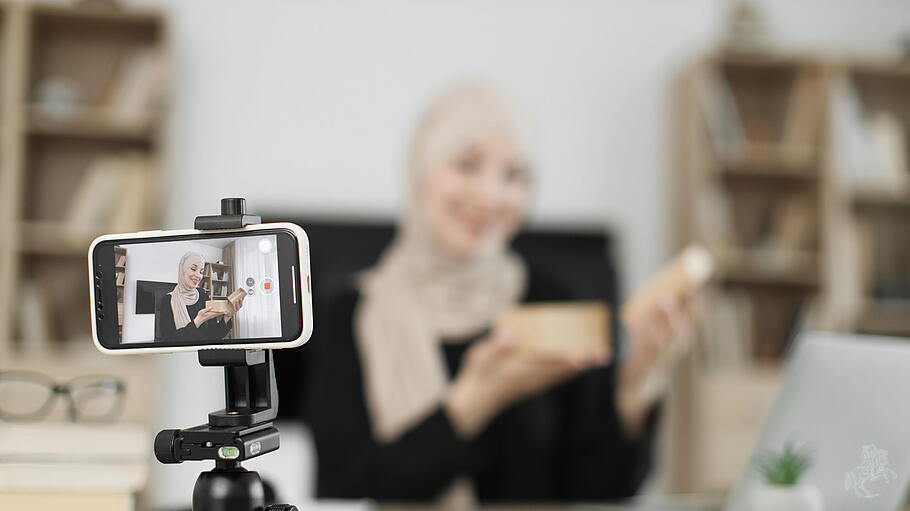 Muslimische Influencerin