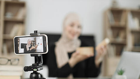 Muslimische Influencerin