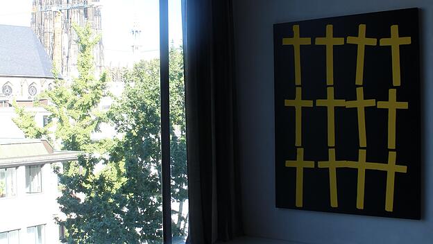 „Crosses“ von Andy Warhol