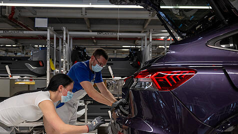 Produktion von Elektrofahrzeugen bei Volkswagen Wirtschaft, Autoindustrie, Volkswagen: Die Spaltmaße stimmen bei der Mon