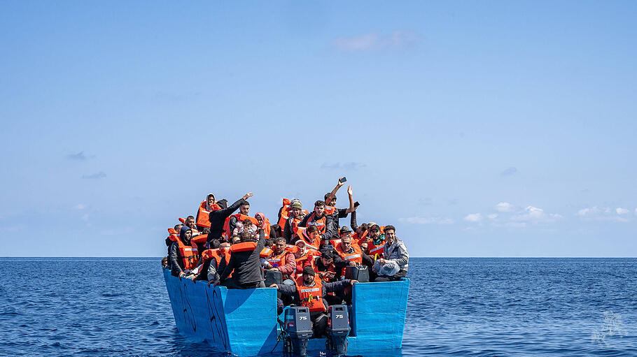 Flüchtlingsboot auf dem Mittelmeer
