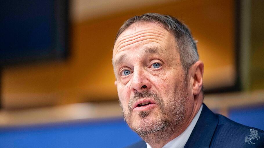 Der ungarische Europaabgeordnete Gy&ouml;rgy H&ouml;lv&eacute;nyi