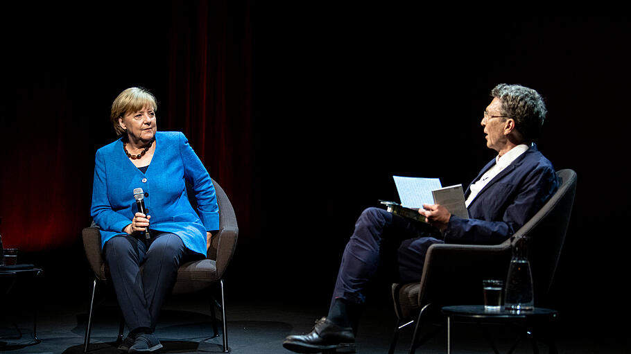 Altkanzlerin Merkel zu Gespräch im Berliner Ensemble