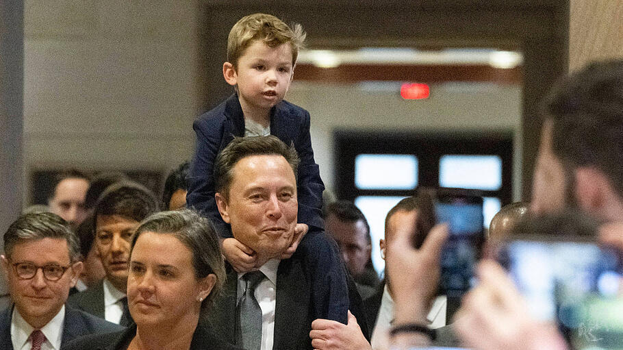 Elon Musk mit Sohn