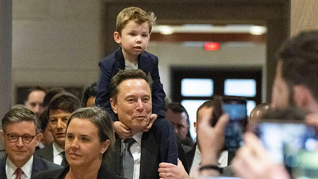 Elon Musk mit Sohn