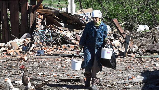 Frau in der umk&auml;mpften Region Charkiw