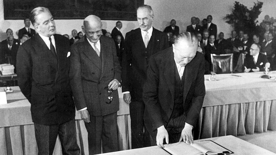Unterzeichner des Deutschlandvertrages: Robert Schuman, Sir Anthony Eden, Dean Acheson und Dr. Konrad Adenauer