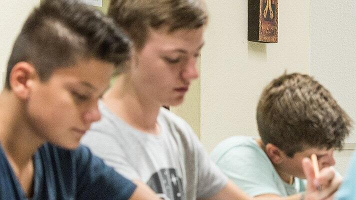Staatliche Bekenntnisgrundschulen sind nicht zu religi&ouml;ser Neutralit&auml;t verpflichtet