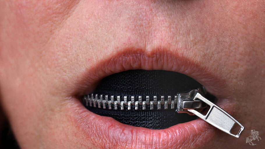 Reissverschluss im Mund