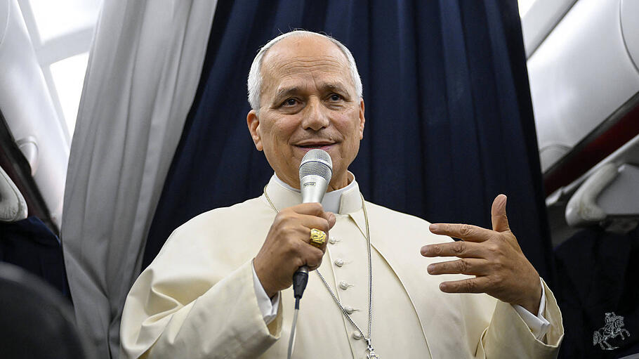Papst Leo XIV. bei seiner Fliegenden Pressekonferenz