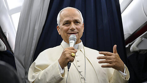 Papst Leo XIV. bei seiner Fliegenden Pressekonferenz