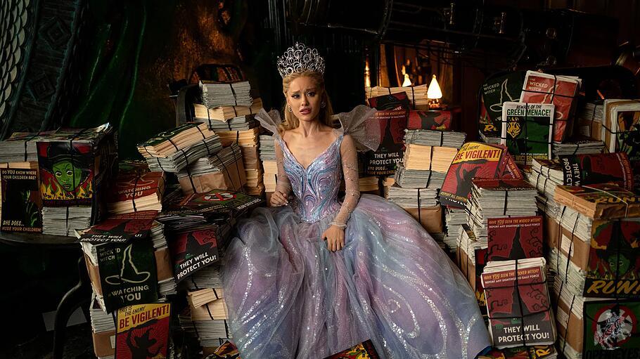 Ariana Grande als Glinda in der Fortsetzung zu „Wicked“.