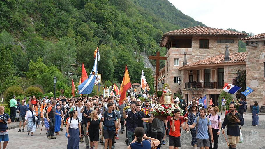 Ankunft der Pilger in Covadonga