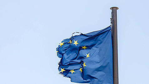 Eine zerzauste Europa-Flagge