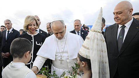 Papst Leo kommt in Beirut an