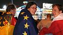 Polen EU Beitritt Young people from the poplish City Slubice at the border to Germany celabrate in t