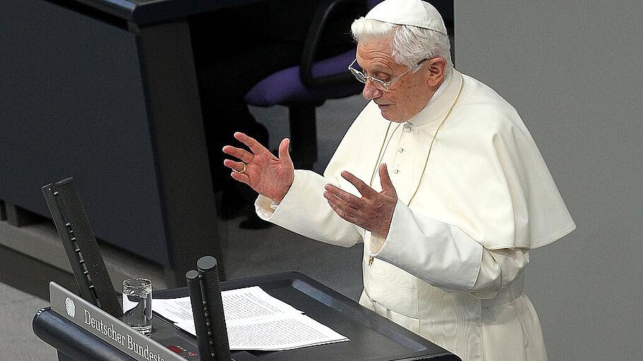 Der emeritierte Papst Benedikt XVI. im Bundestag