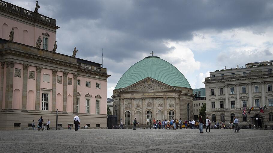 Bebelplatz und St. Hedwigs-Kathedrale