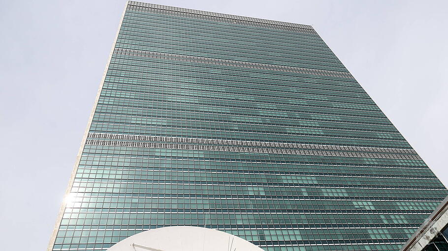 Die Vereinten Nationen mit Sitz in New York sind zur Durchsetzung des V&ouml;lkerrechts auf die Rechtsordnung der Mitgliedstaaten angewiesen.