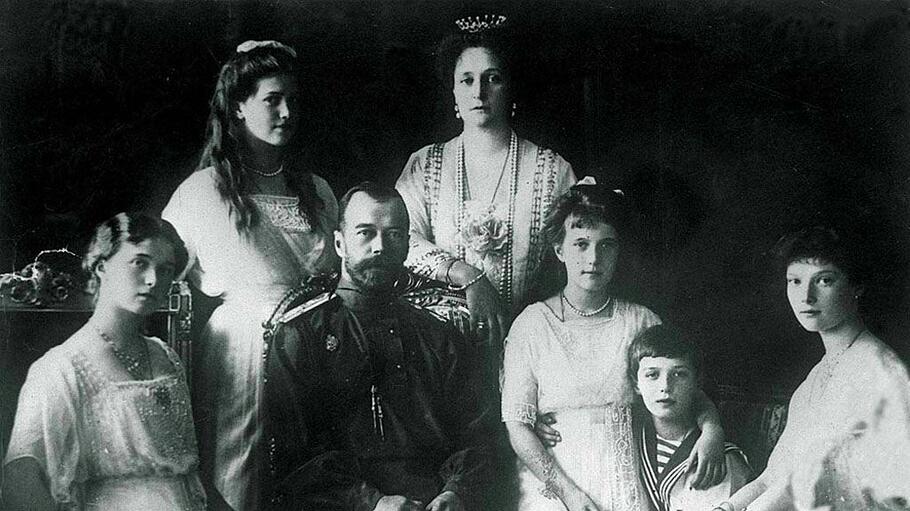 Zar Nikolaus II. mit Familie