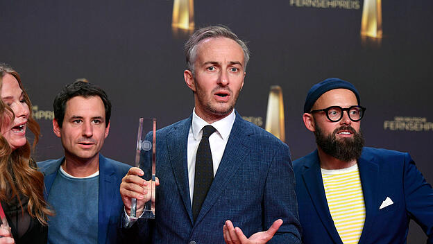 Jan Böhmermann und Team bei der Verleihung des Deutschen Fernsehpreises 2024