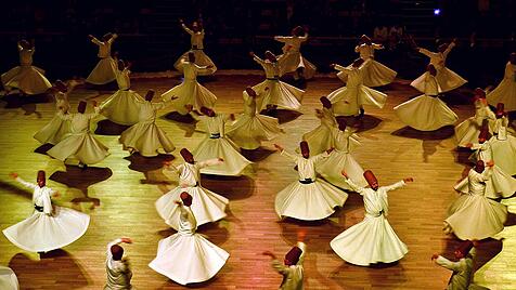 Rumi lebt und tanzt im Herzen der Türkei