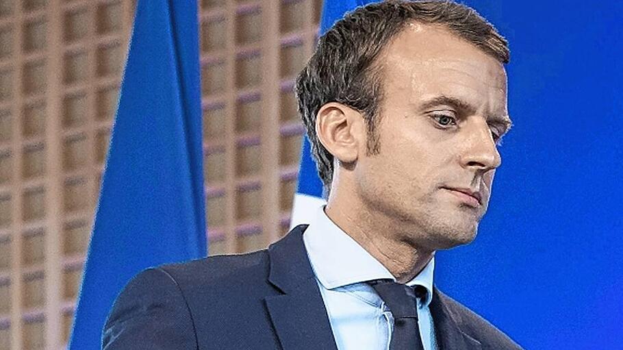 French economy minister Macron resigns