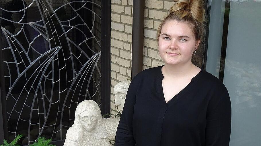 Xenia Böhmer wird Bestatterin