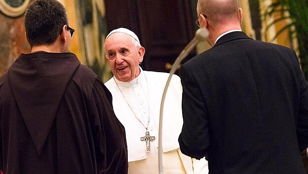Papst Franziskus begrüßt die Direktoren des Instituts zur Förderung publizistischen Nachwuchses