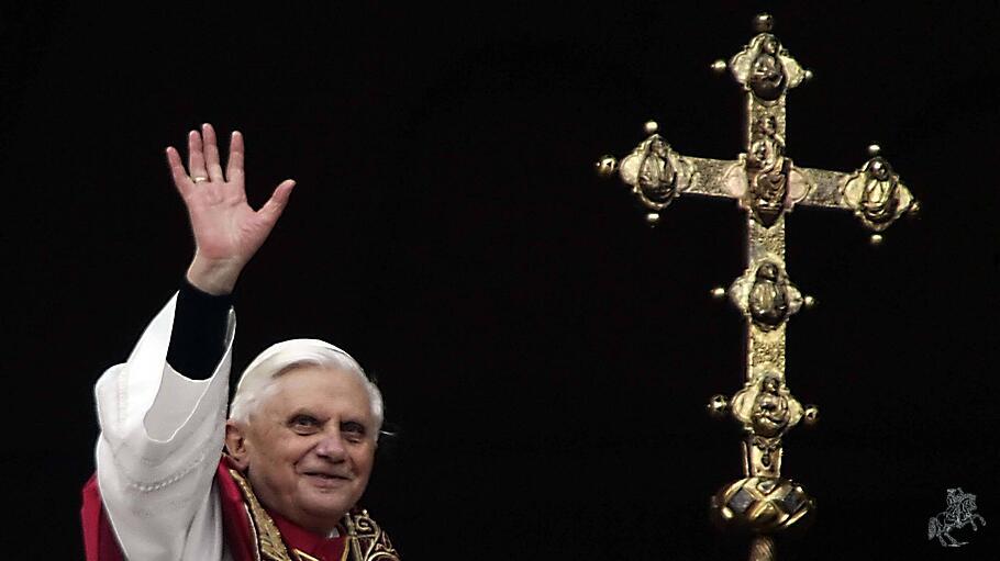 Benedikt XVI.,der frisch gewählte Papst