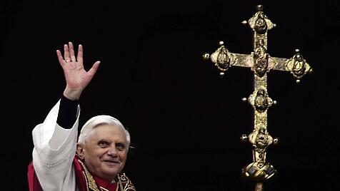 Benedikt XVI.,der frisch gewählte Papst