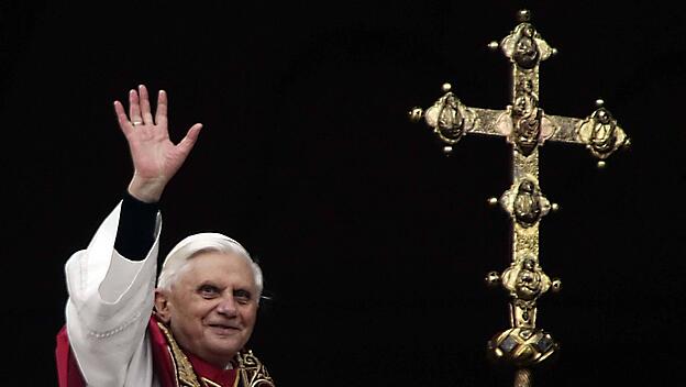 Benedikt XVI.,der frisch gewählte Papst