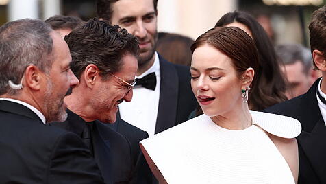 Pedro Pascal und Emma Stone bei der Präsentation von „Eddington“ in Cannes 2025.