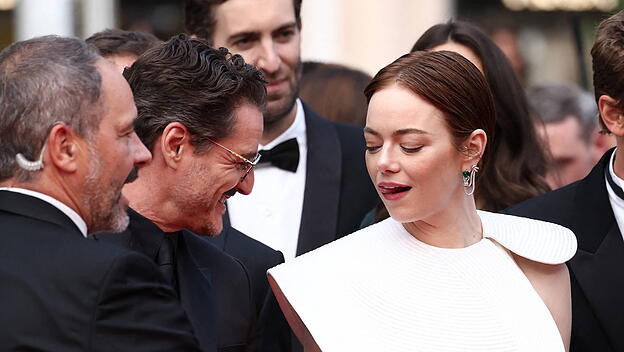 Pedro Pascal und Emma Stone bei der Präsentation von „Eddington“ in Cannes 2025.