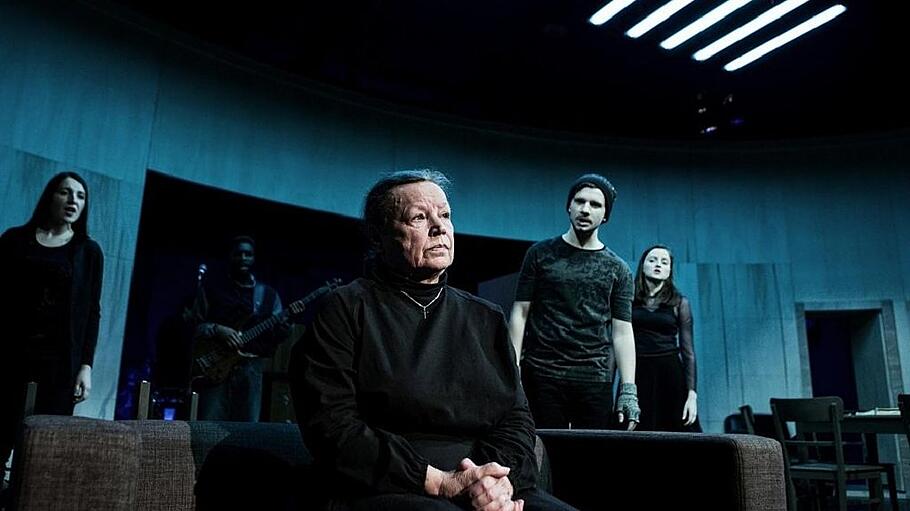 Ursula Werner in Bertolt Brechts „Die Mutter“