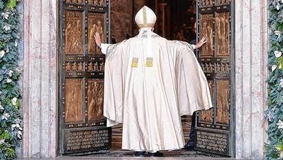 Mit dem Öffnen der Heiligen Pforte des Petersdoms begann offiziell das Außerordentliche Heilige Jahr.