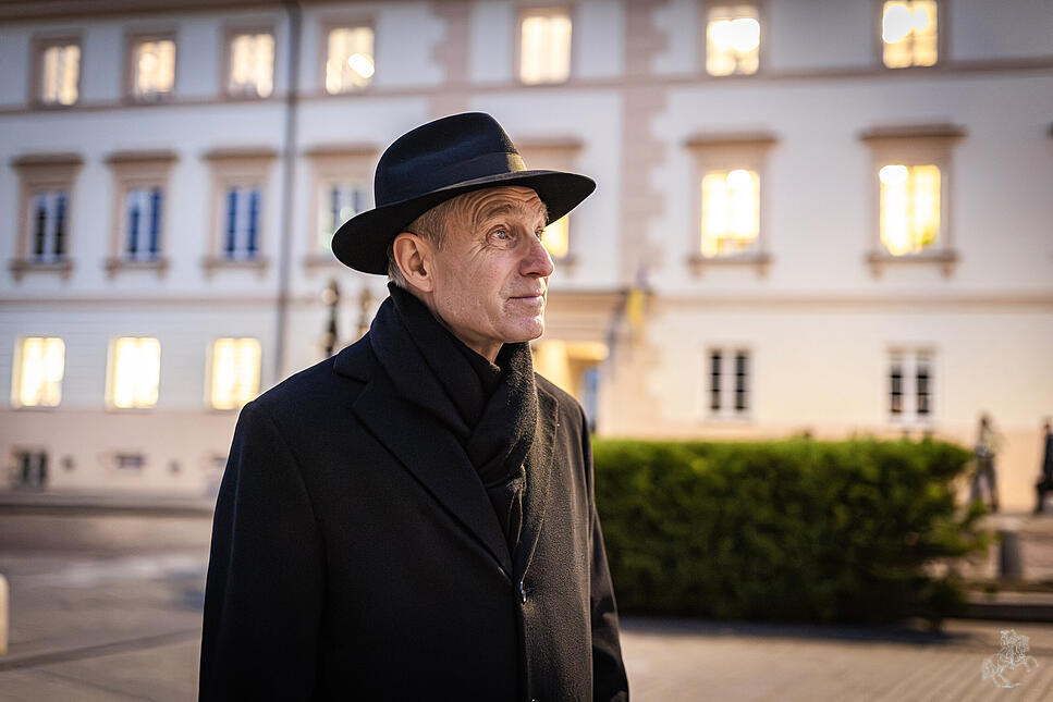 Spaziergang mit Erzbischof Georg Gänswein.