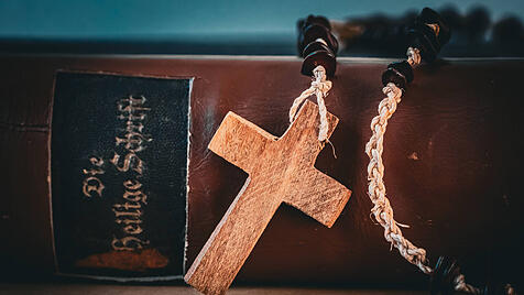Heilige Schrift und Rosenkranz