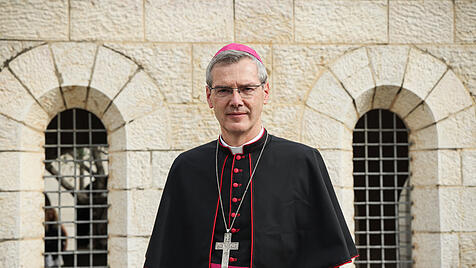 Bischof Heiner Wilmer am 11. November 2023 in Tabgha (Israel).
