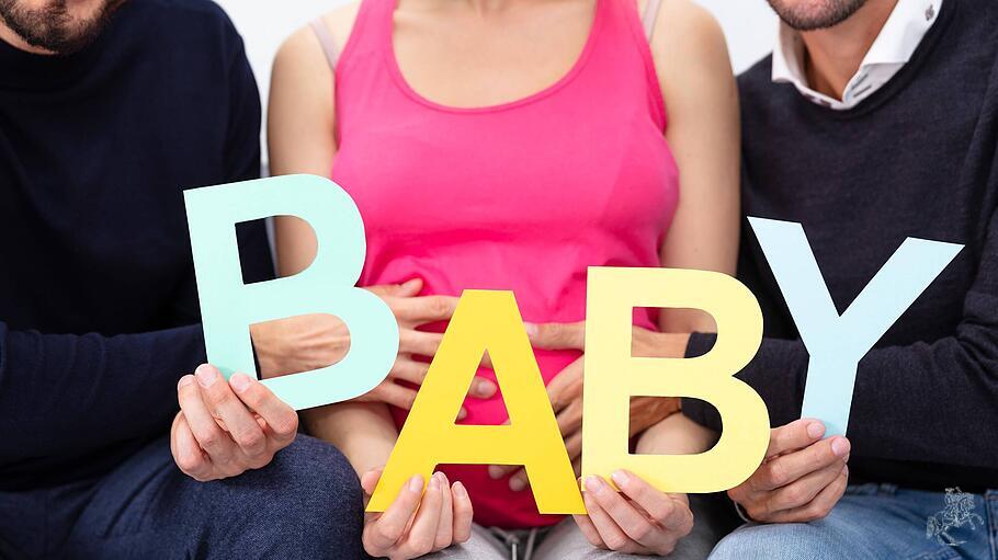 Group Of People Sitting Together Holding Alphabet Of Word Baby Copyright: xAndreyPopovx Panthermedia27376745 ,model rele
