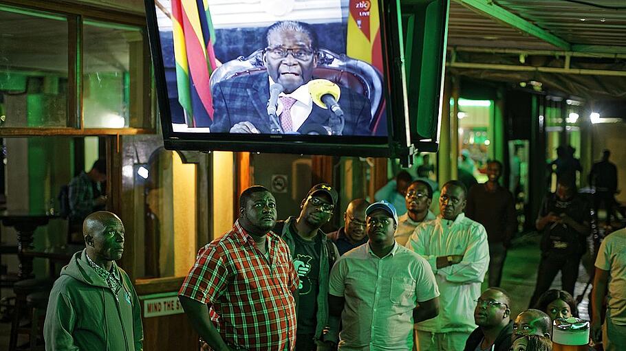 Mugabe klammert sich an die Macht