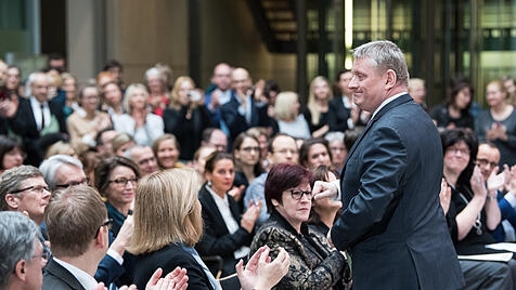 Herrmann Gröhe bei der Amtsübergabe Bundesgesundheitsministerium