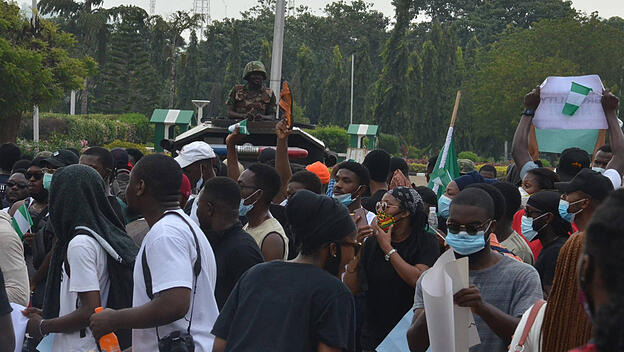Nigerianer protestieren gegen Polizeigewalt