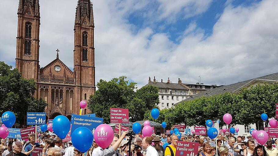 Kämpfen für Ehe und Familie: Am Sonntag bei der Demo für Alle in Wiesbaden